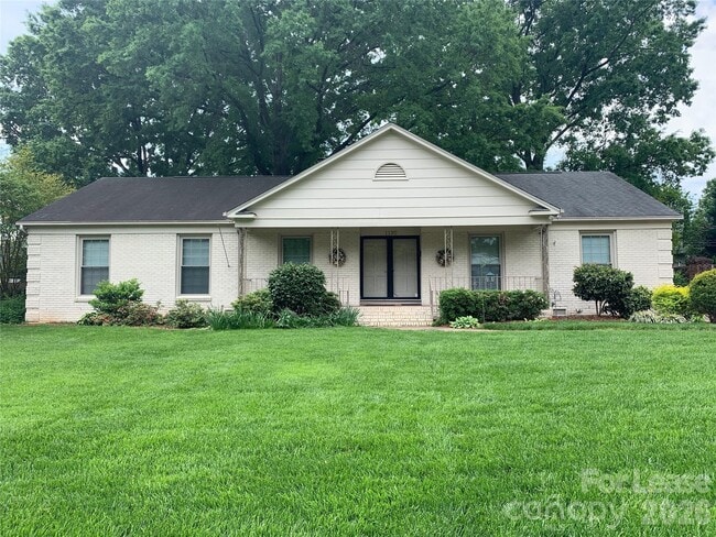 Building Photo - 1130 Cheddington Dr