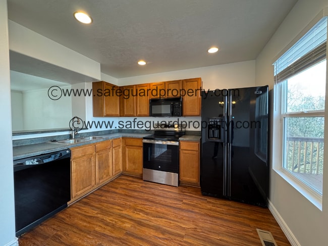 Photo - Amazing Draper Townhome with Mountain Views!