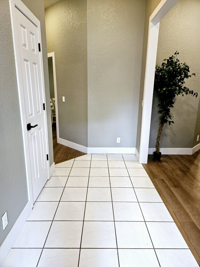 Photo - 2010 Constitution Ave