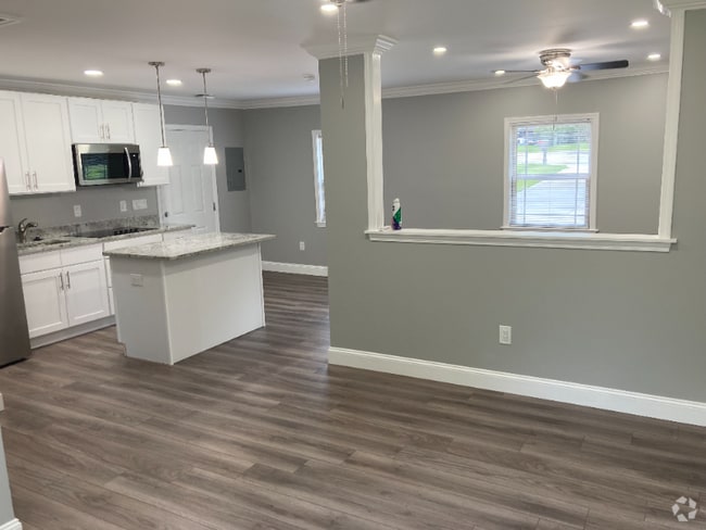 Building Photo - 230 McCall Rd Rental