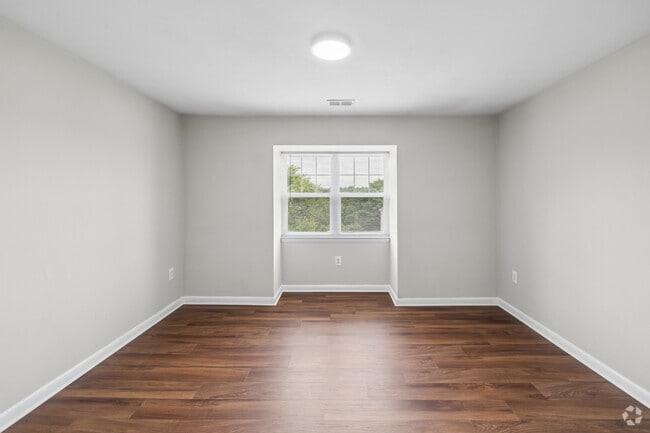 2BR, 2BA - 990SF - Primary Bedroom
