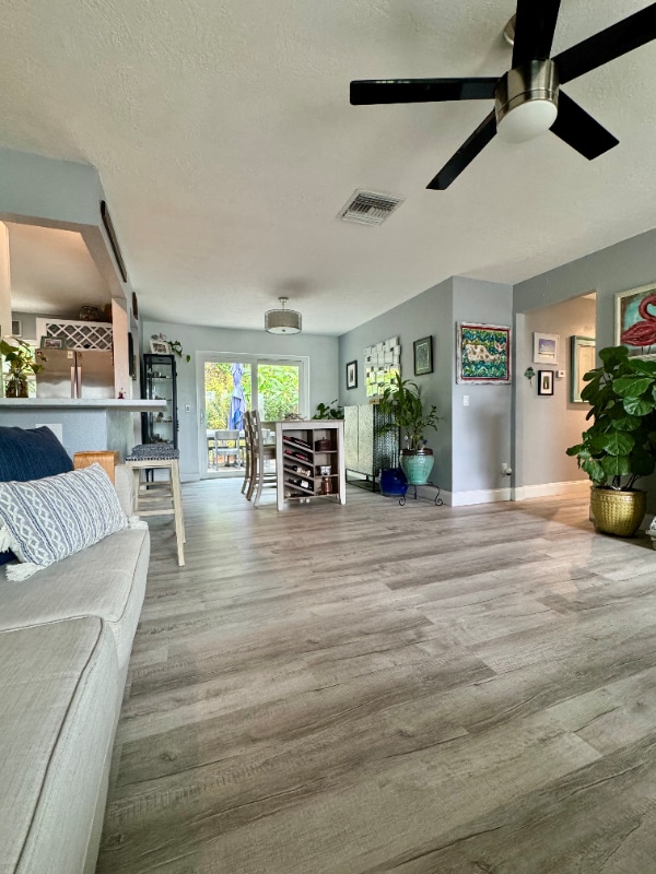 Photo - 380 Carrousel Ct