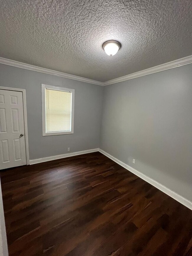 Photo - Completely renovated 4/2 Single Family home ! Available now!