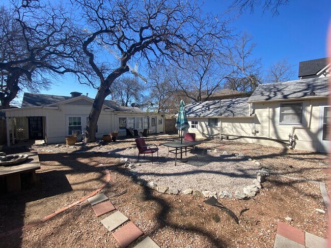 Building Photo - 8th Unit B/C