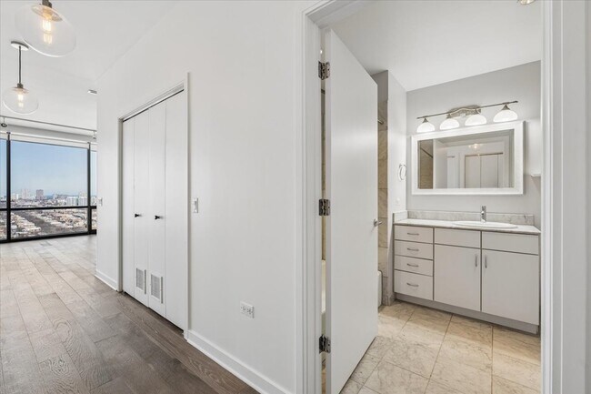 Photo - 860 W Blackhawk St Unit 2805