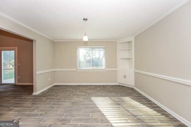 Photo - 141 The Esplanade Way SW