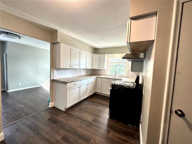 Photo - 2804 E 44th St