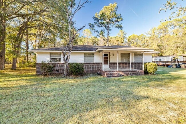 Building Photo - Charming 3-Bedroom 1.5 Bath Cottage-Style Bungalow with Open Floorplan and Kitchen Island