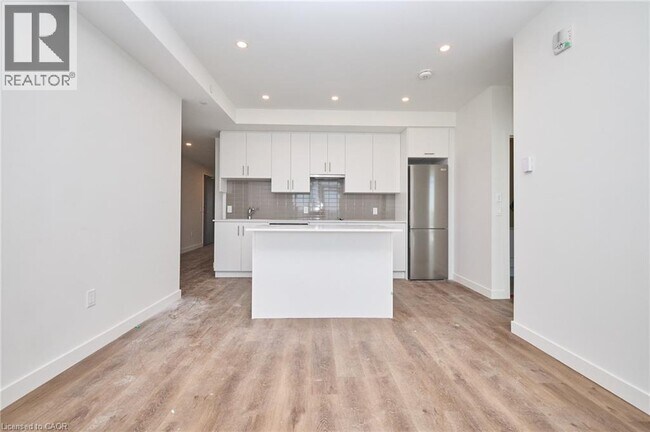 Photo - 461 Green Rd Unit 720