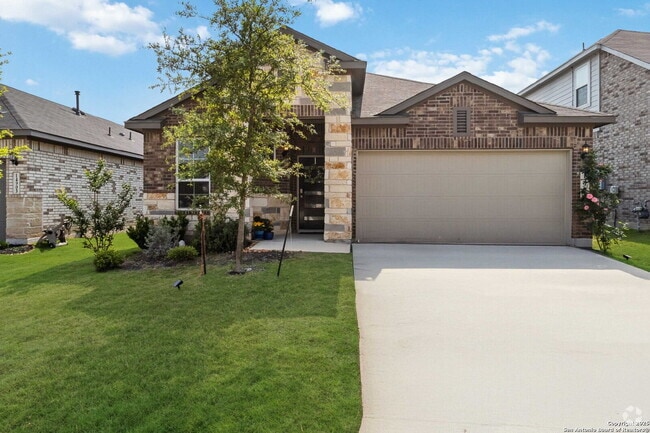 Building Photo - "Charming 3-Bedroom Home with 2 Full Baths...