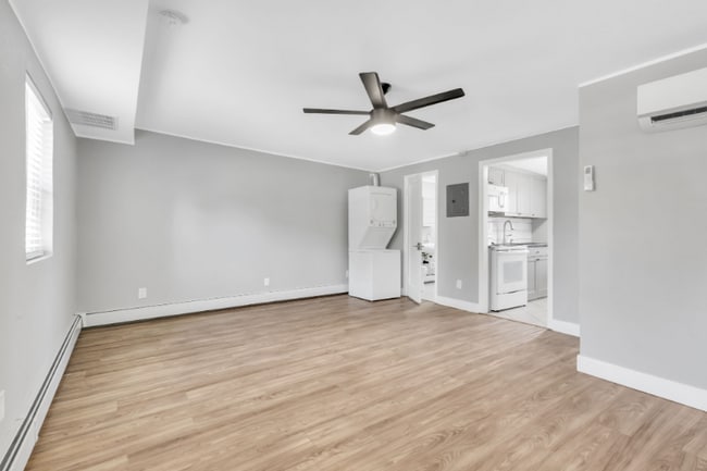 Building Photo - 825 12th St Rental