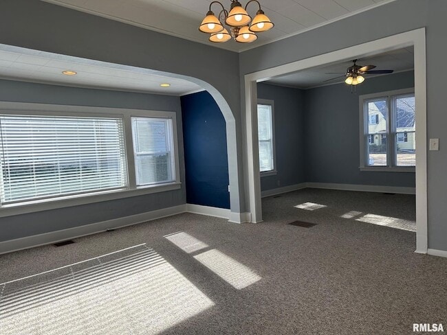 Photo - 146 N State St