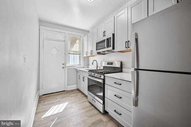 Photo - 167 V St NE