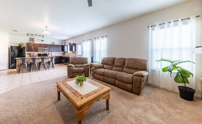 Photo - 290 Northern Flicker St