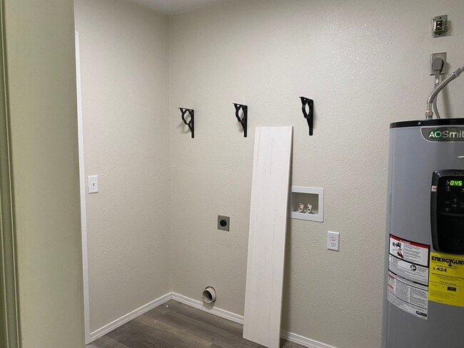 Photo - 48 Hour Notice: Come take a look at this newly remodeled 3-bedroom, 2-bathroom home