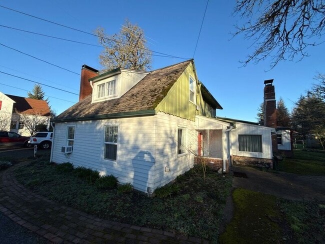 Photo - 1947 Marion St SE