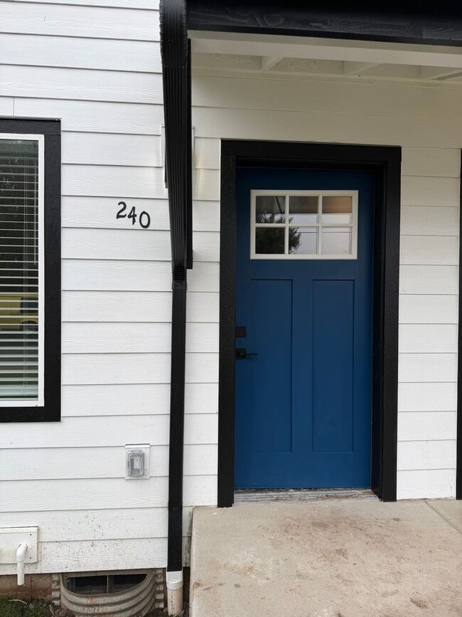 240 N 55th St