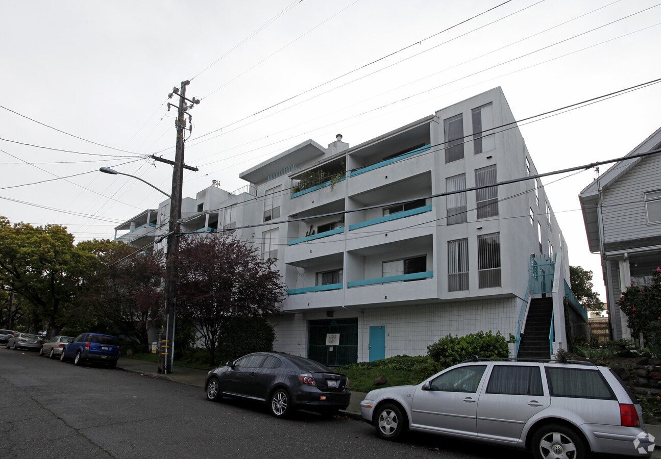 3300 Kempton Ave - 3300 Kempton Ave
