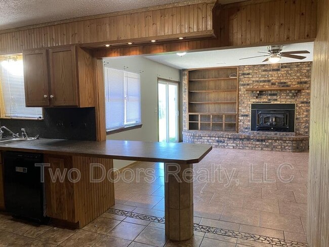 Photo - 429 E Hillcrest Ln
