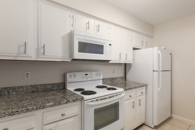 Building Photo - 10555 Turtlewood Ct Unit 605 Rental