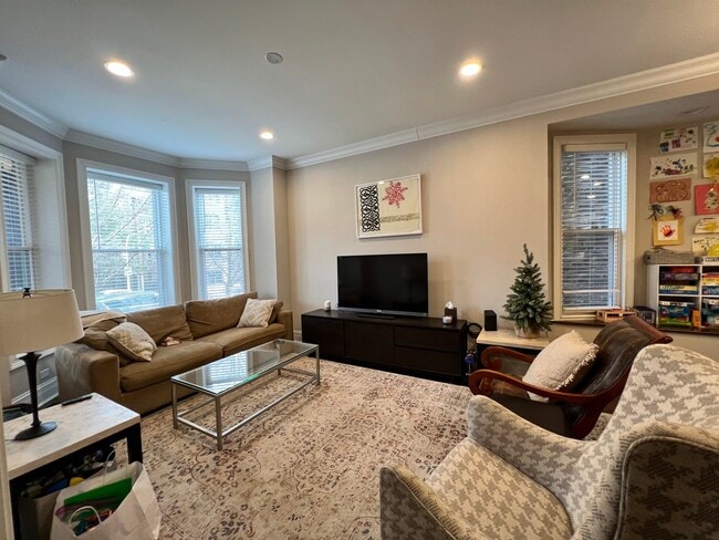 Photo - 3616 N Bosworth Ave Unidad 1