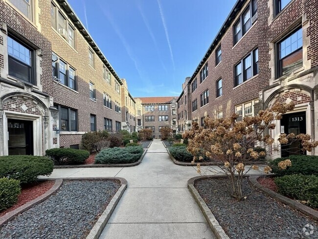 Building Photo - 1316 Oak Ave Rental
