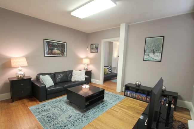Photo - 8107 Germantown Ave Unidad 1st Fl