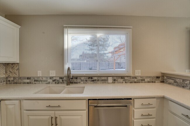 Photo - Beautiful 4 bed, 3.5 bath Home in Fort Collins Dakota Ridge Neighborhood