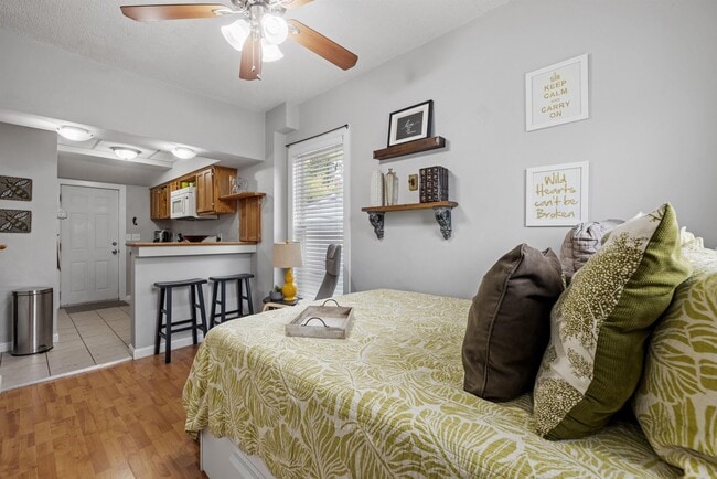 Photo - 792 Grove St Unit 4