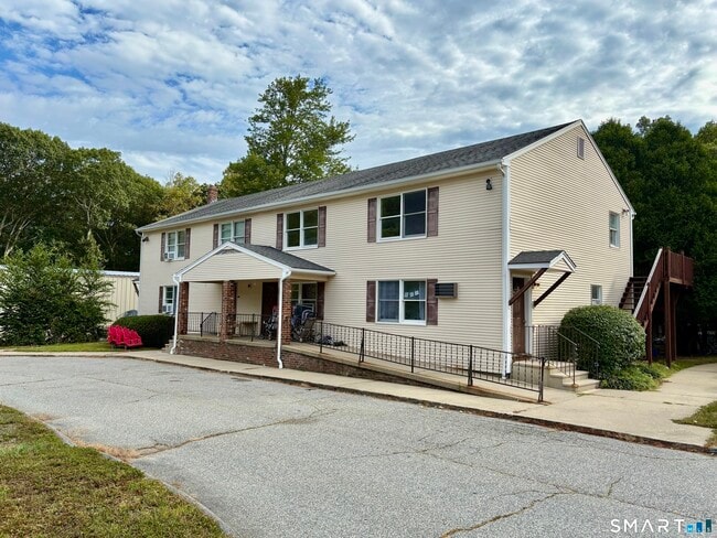 Building Photo - 14 Fairway Dr Unit 1