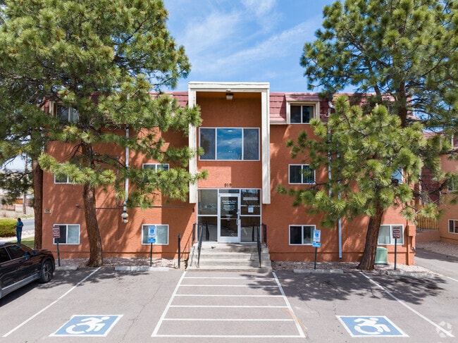 Leasing Office Exterior