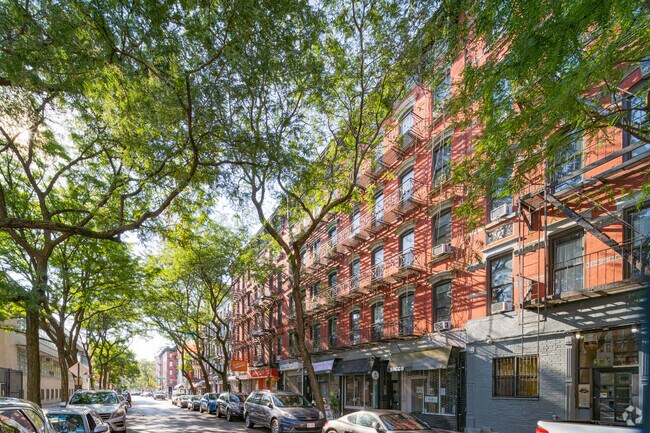 330 E 11th St New York, NY 10003-7423 - 330 E 11th St