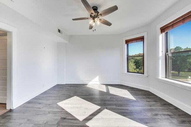 Photo - 2164 N Oakley Ave Unit 3