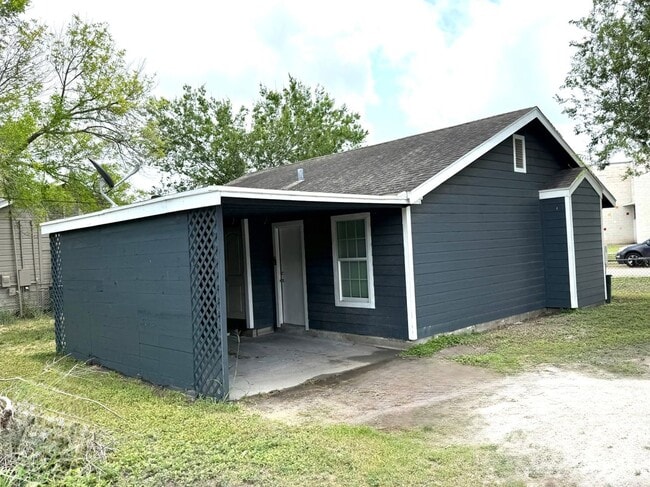 Photo - 127 W Ave H