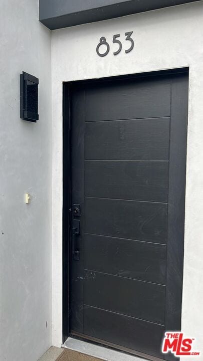 Building Photo - 853 N June St Rental