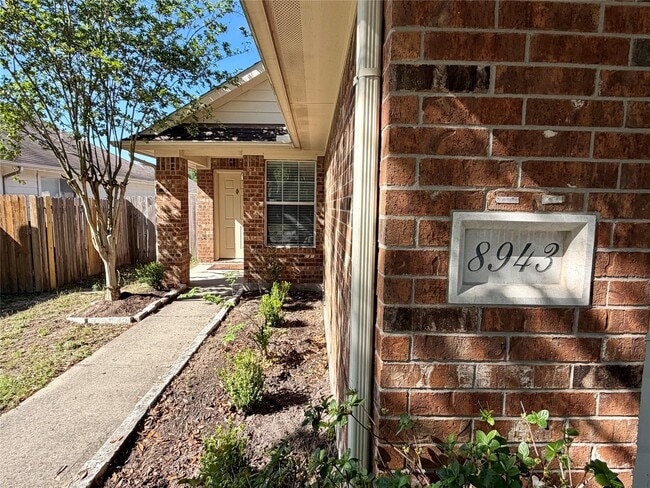 Building Photo - 8943 Farm Ridge Ln