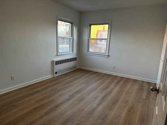 Photo - 69-92-92 58th Rd