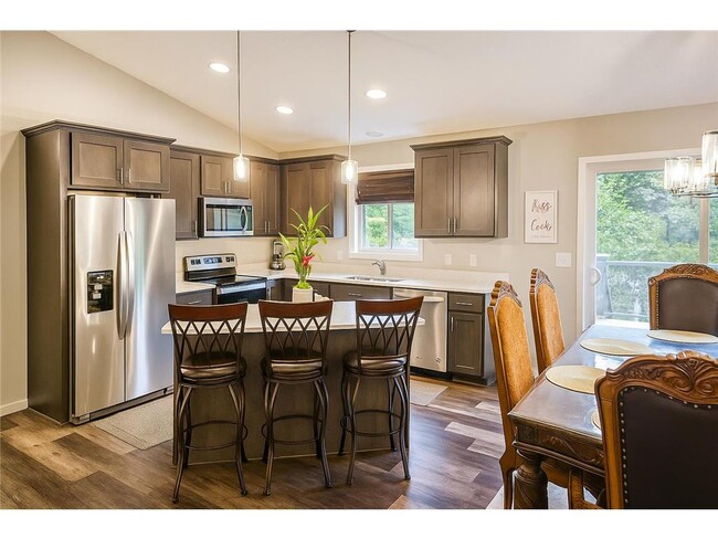 Photo - 18150 County St