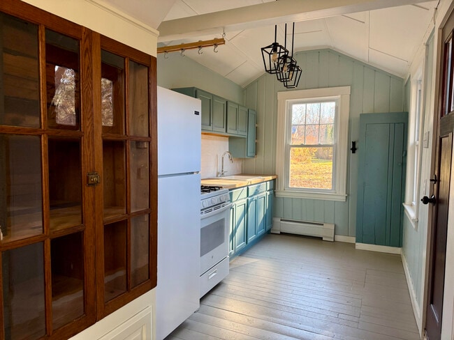 Photo - 256 Shelburne Falls Rd