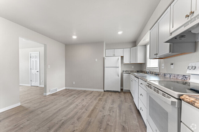 Building Photo - 2702 N Mason St Unit Left Rental