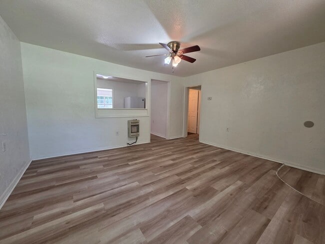 Photo - 3 Bed 2 Bath at Shawnee