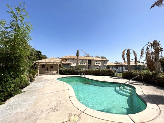 Building Photo - AVAILABLE NOW!! 2 Bed/2 Bath Apartment in ... Unit A