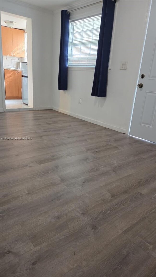 Photo - 6431 Hayes St