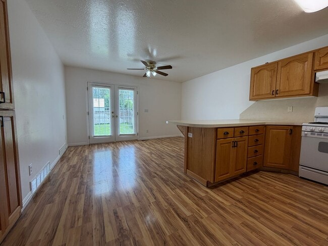 Photo - 65 S 400 W St