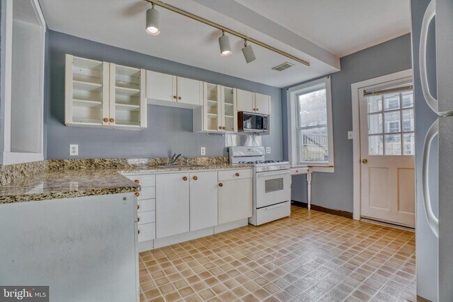 Photo - 1718 Belt St