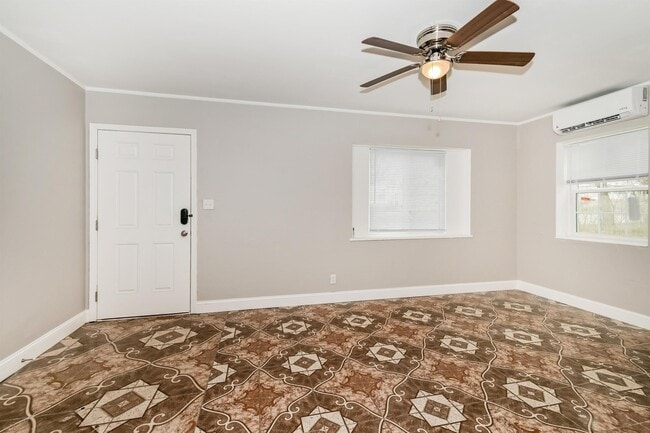 Photo - 1531 N Indianapolis Ave