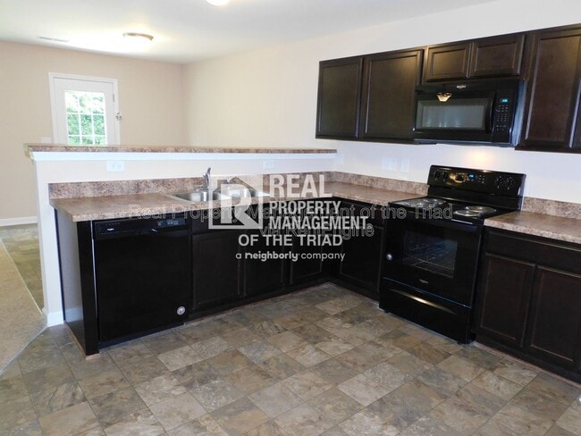 Photo - 10 Loblolly Ct