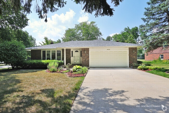 Building Photo - 605 W Gilbert Rd Rental