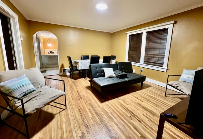 Photo - 610 N Plum St