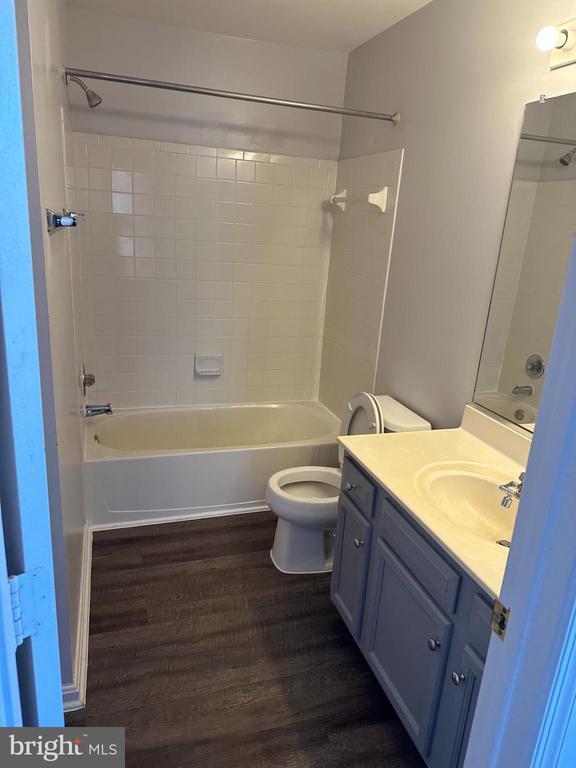 Building Photo - 43004 Beachall St